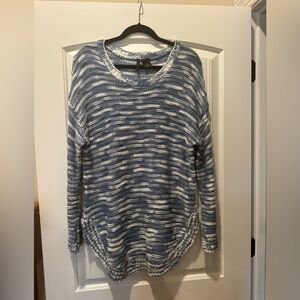 New Directions Women’s Blue, White, & Silver Metallic Sweater.  Size Large